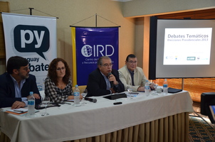 Referentes organizadores de los debates en conferencia de prensa