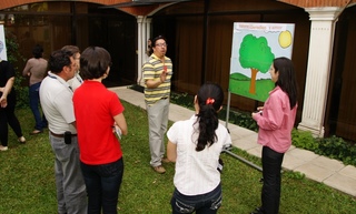 Nilson González facilitando  el taller