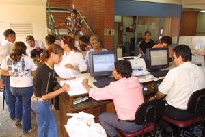 Ciudadanos solicitando información