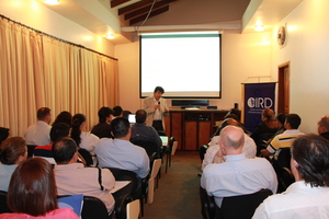 Rodolfo Elías disertando durante el encuentro